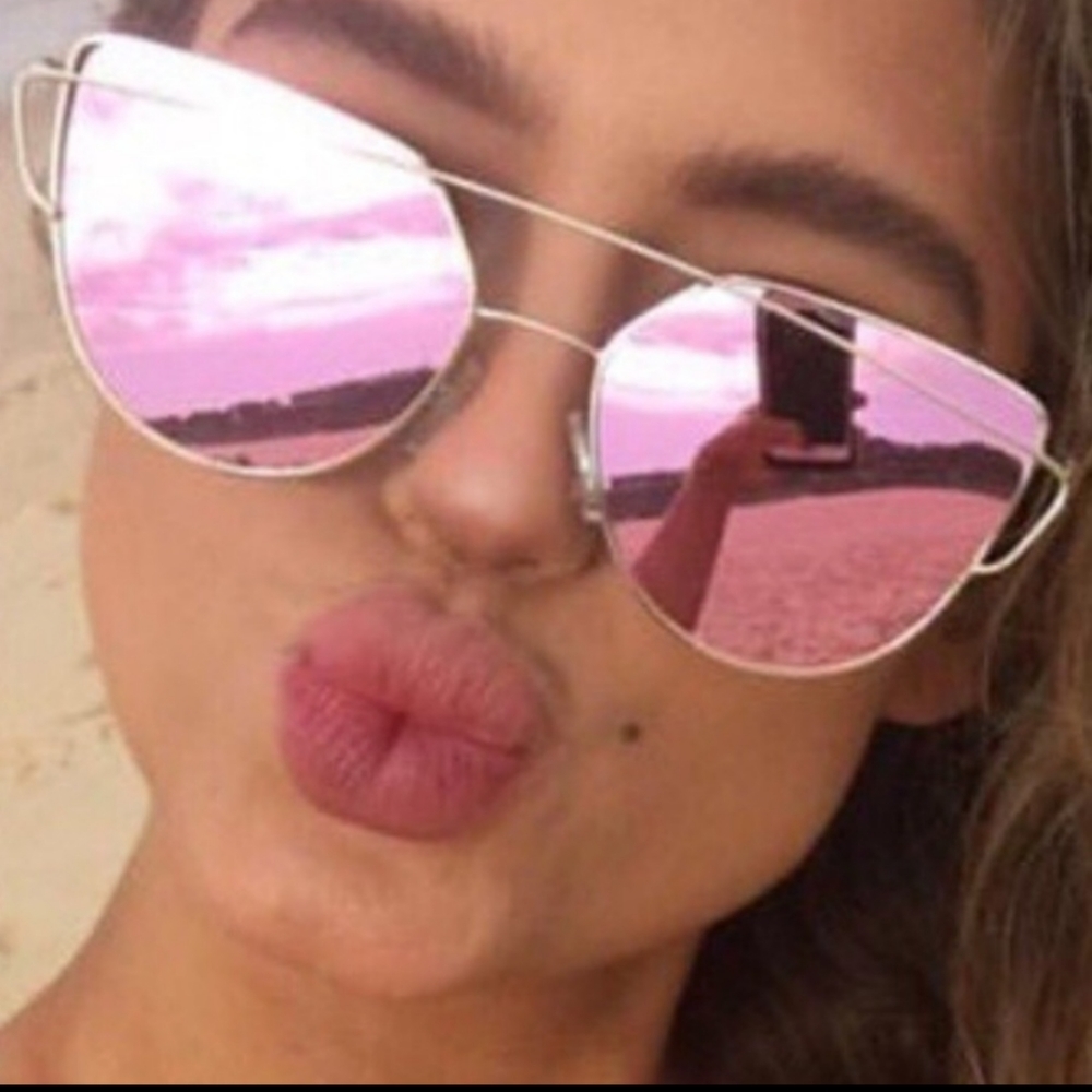 NWOT. BRIGHT PINK MIRRORED SUNGLASSES-NEW